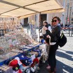 Penjual Souvenir di Saint Peter's Square